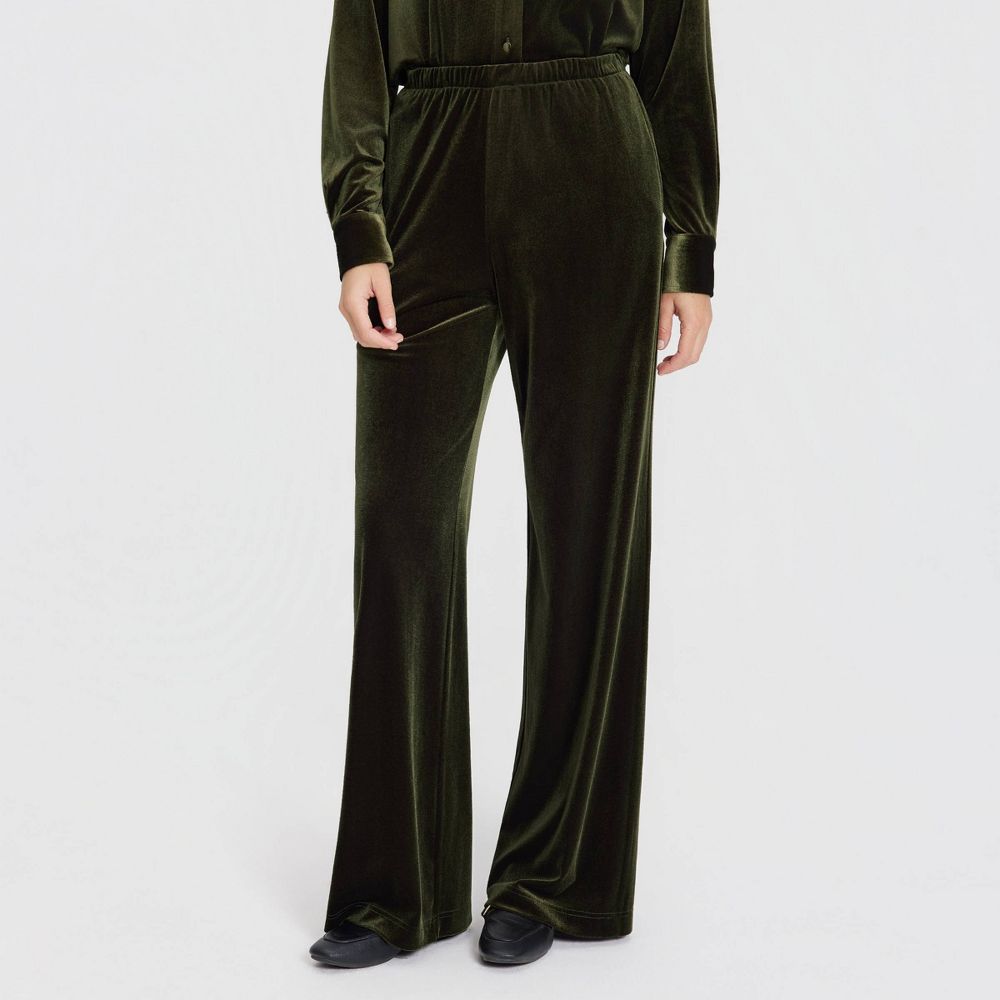 New - Women's Velvet Pull-On Pants - Universal Thread™ Moss Green L