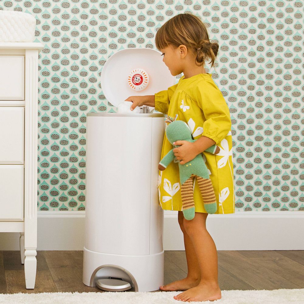 New - Munchkin STEP Diaper Pail, Powered by Arm & Hammer