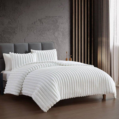 New - Hallmart Collectibles 3pc King Comforter Set Ivory