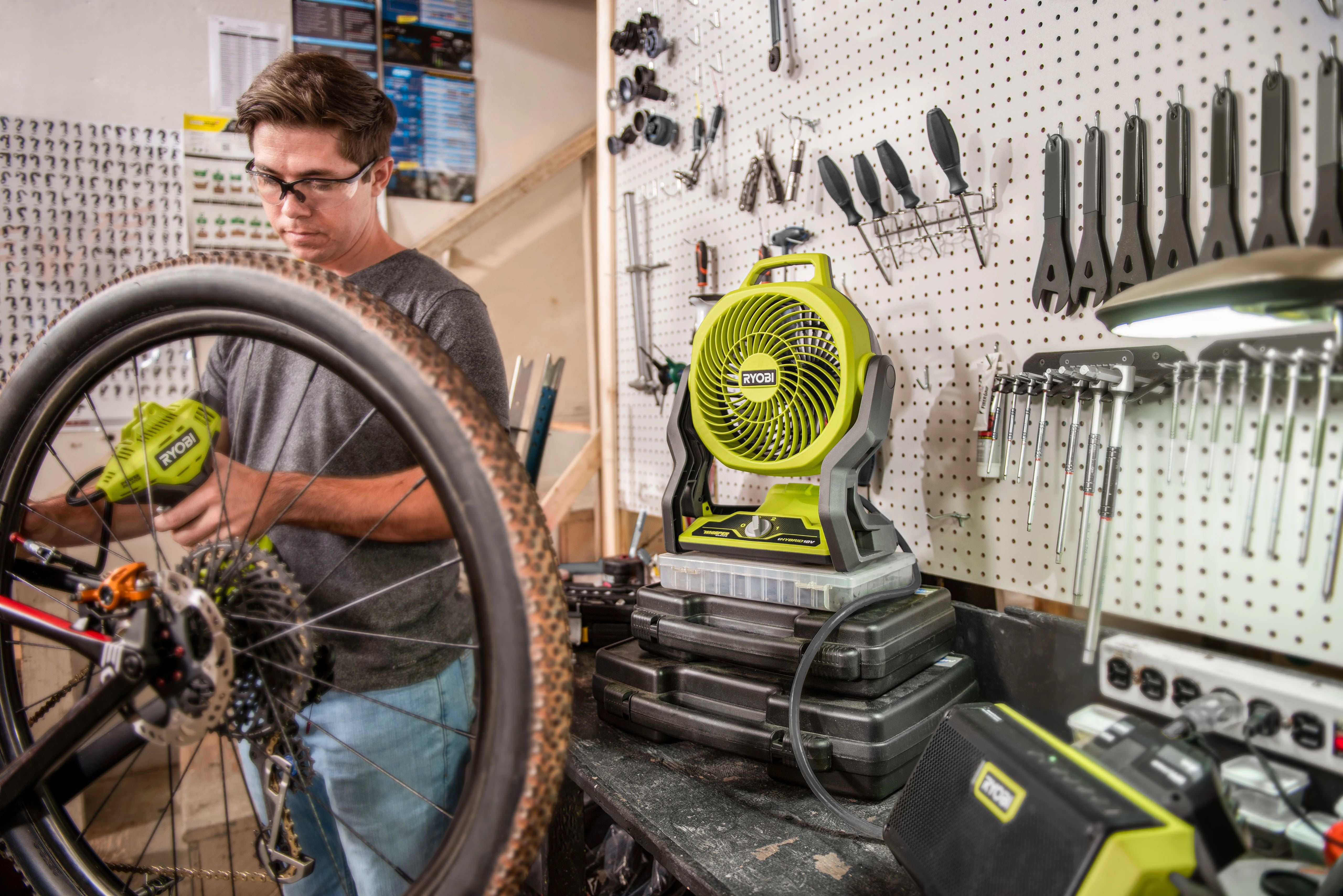 Open Box -  RYOBI ONE+ 18V Cordless Hybrid WHISPER SERIES 7-1/2 in. Fan (Tool Only)