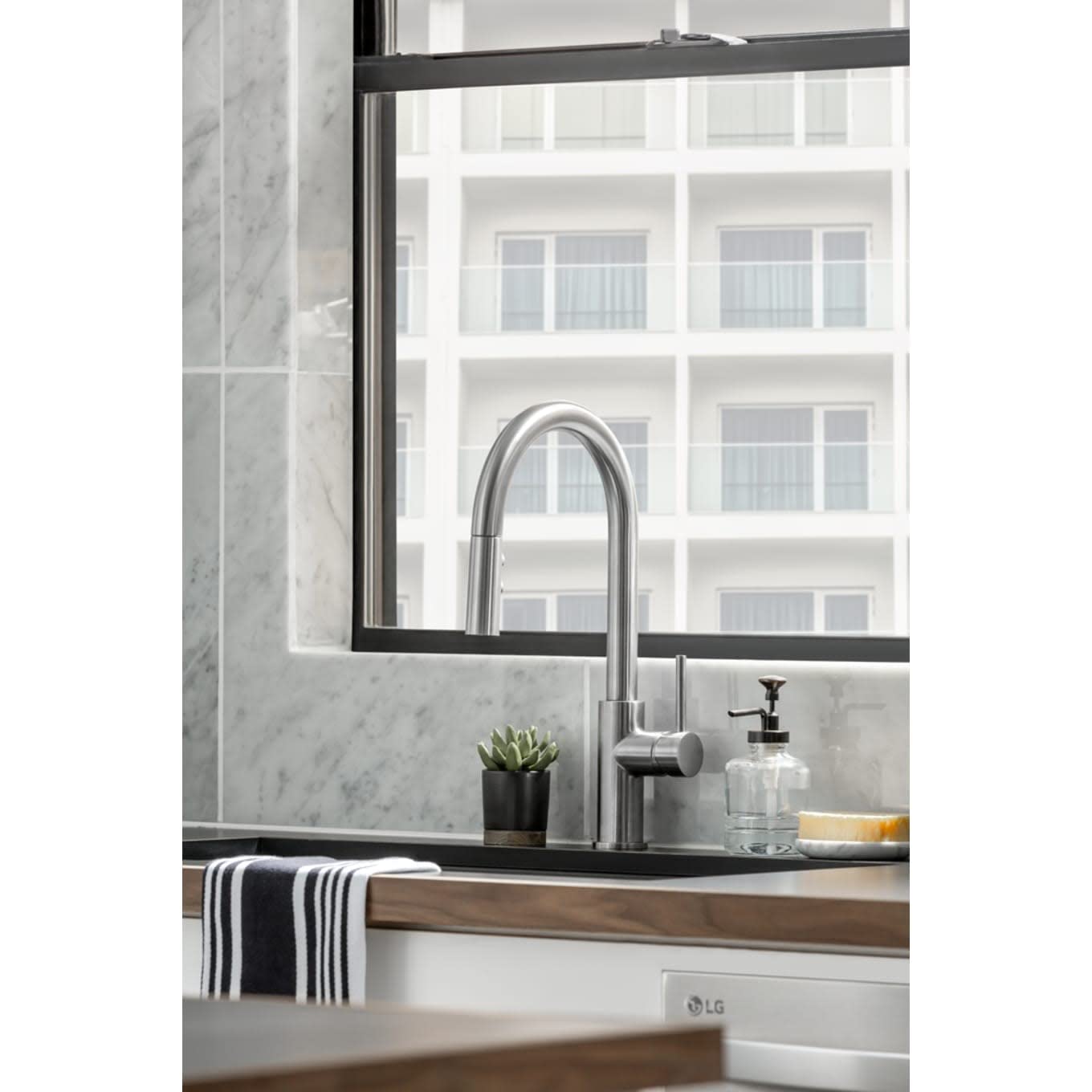 Open Box - Miseno MNO191LZSS - Kitchen Faucet