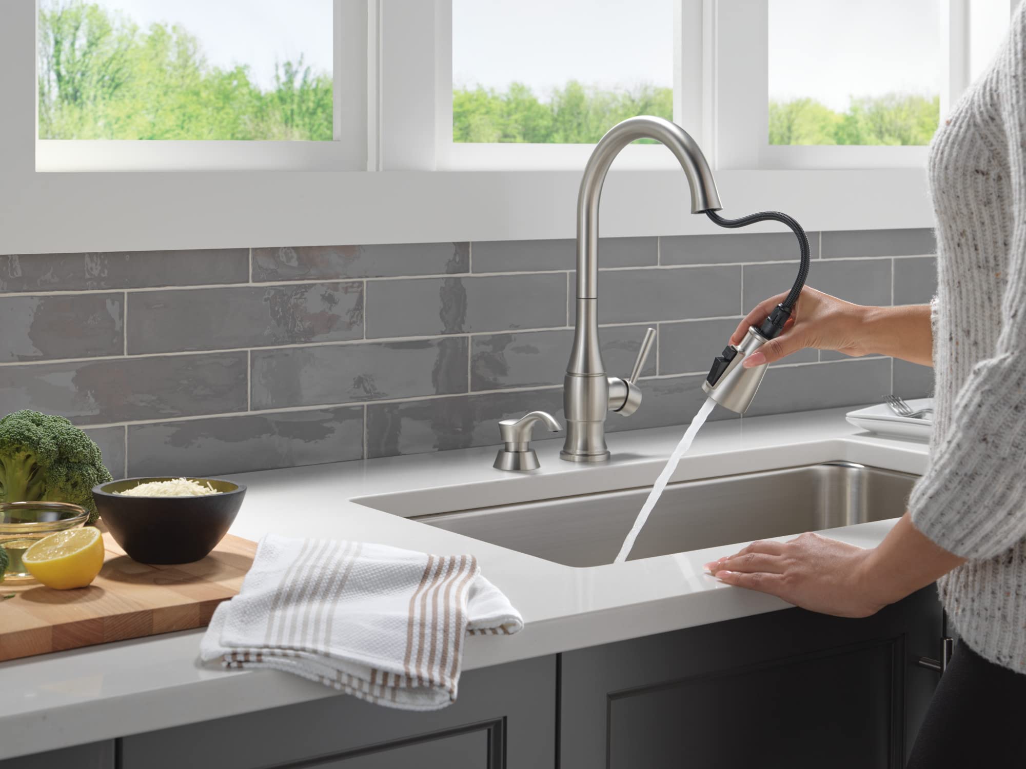 Open Box - Delta 19831Z-SPSD-DST - Kitchen Faucet