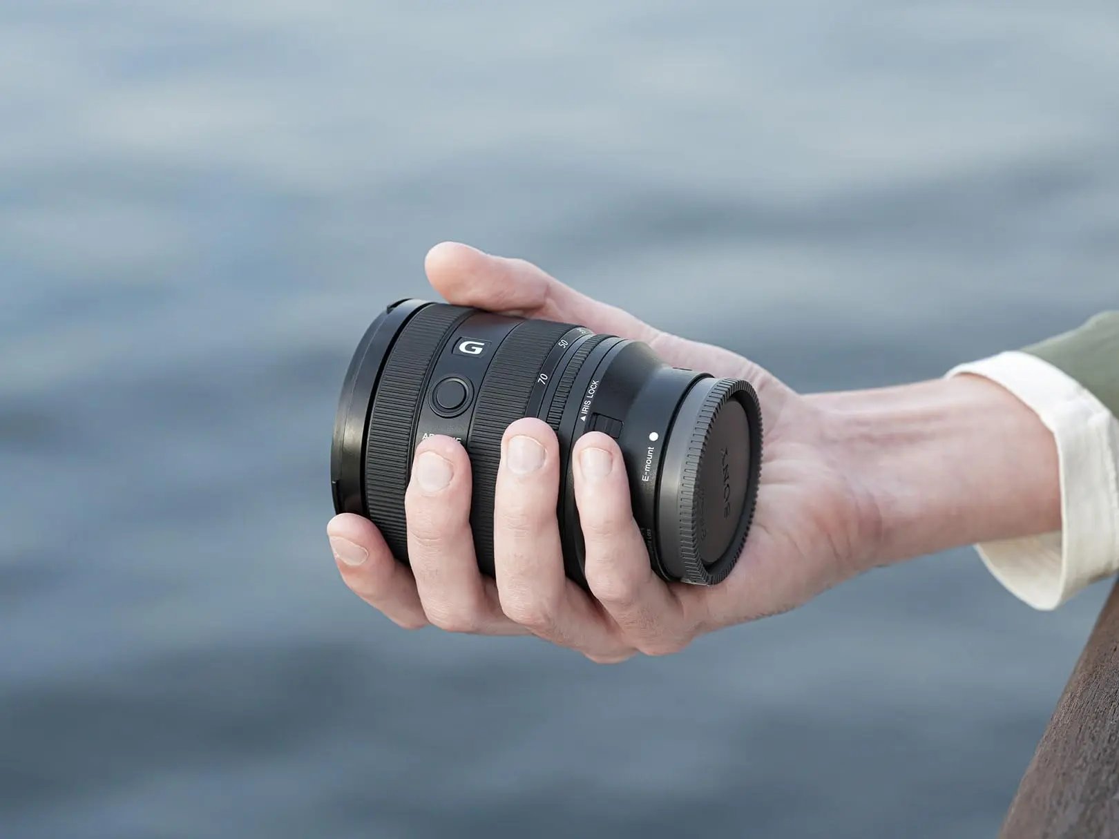 Certified Refurbished - Sony - FE 20-70mm F4 G Full Frame Standard Zoom Lens for E-mount Cameras - Black SonyBullseye Deals