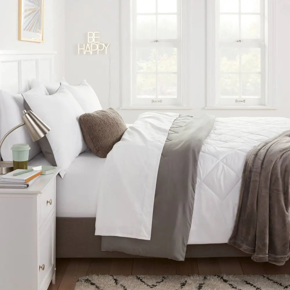 New - Room Essentials 5-Piece/Flannel Comforter Set Diamond Quilted Room EssentialsBullseye Deals