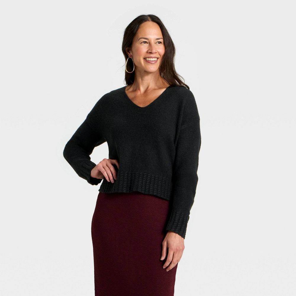 New - Women's Cable Trim V-Neck Pullover Sweater - Universal Thread™ Black M