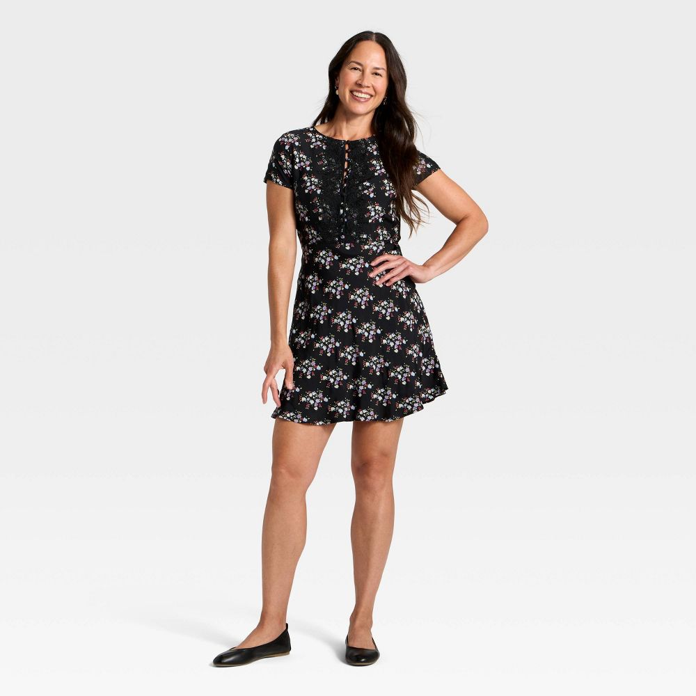 New - Women's Short Sleeve Mini A-Line Dress - Universal Thread™ Black Floral L