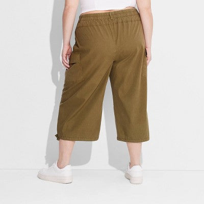 New - Wild Fable Women's Mid Rise Straight Leg Capri Pants Lightweight Wild FableBullseye Deals