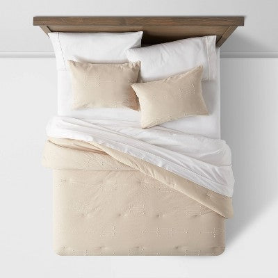 Open Box - Clipped Linework Comforter & Sham Set - Threshold ThresholdBullseye Deals