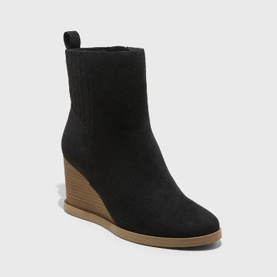 Women's Cypress Winter Boots - Universal Thread Universal ThreadBullseye Deals