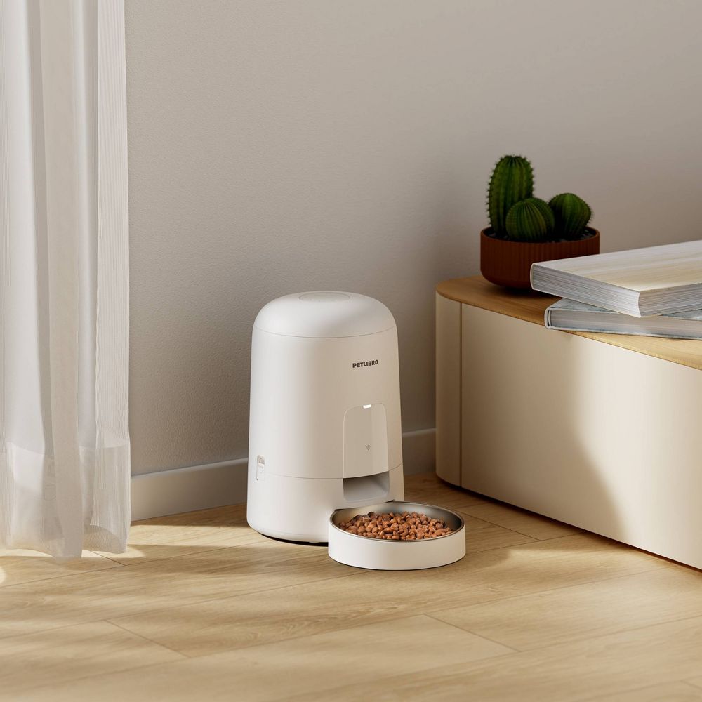 New - Petlibro 2L Wire Free Air Automatic WiFi Cat and Dog Automated Feeder