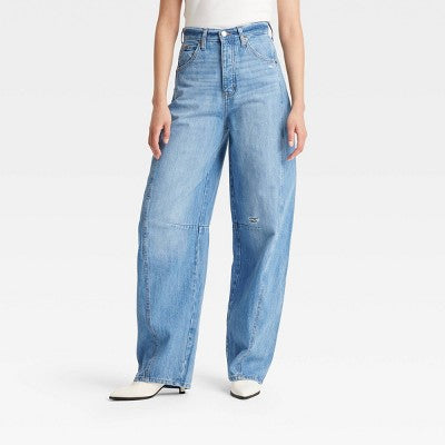 New - Universal Thread Women's Jeans Curved Leg High-Rise Relaxed Denim Universal ThreadBullseye Deals