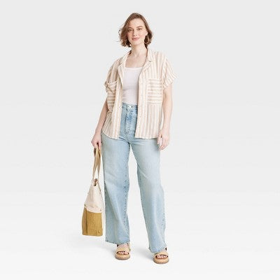 New - Universal Thread Women's High Waisted Wide Leg Cropped High-Rise Jeans, Light Wash Universal ThreadBullseye Deals