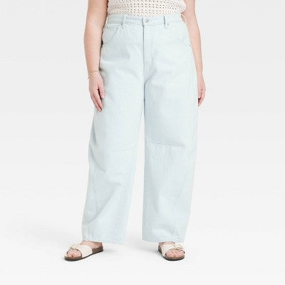 New - Universal Thread Women's Jeans Curved Leg High-Rise Relaxed Denim Universal ThreadBullseye Deals