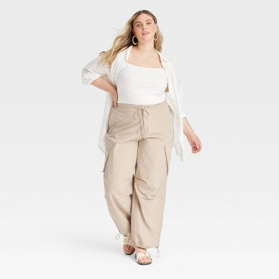 New - Women's Mid-Rise Straight Leg Cargo Pants - Universal Thread Universal ThreadBullseye Deals