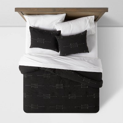 Open Box - Clipped Linework Comforter & Sham Set - Threshold ThresholdBullseye Deals