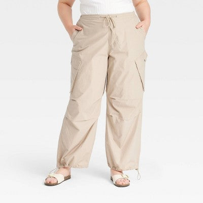 New - Women's Mid-Rise Straight Leg Cargo Pants - Universal Thread Universal ThreadBullseye Deals