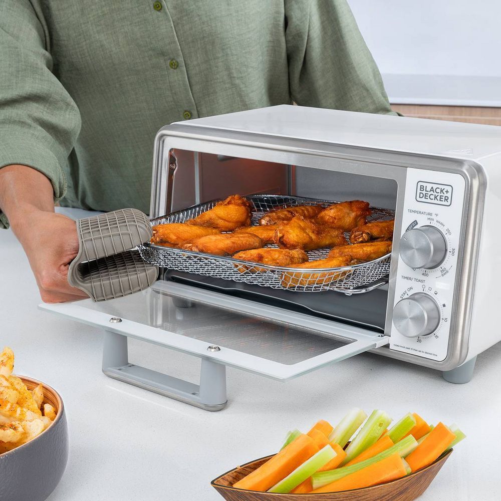 New - BLACK+DECKER Onyx 4 Slice White Analog Toaster Oven