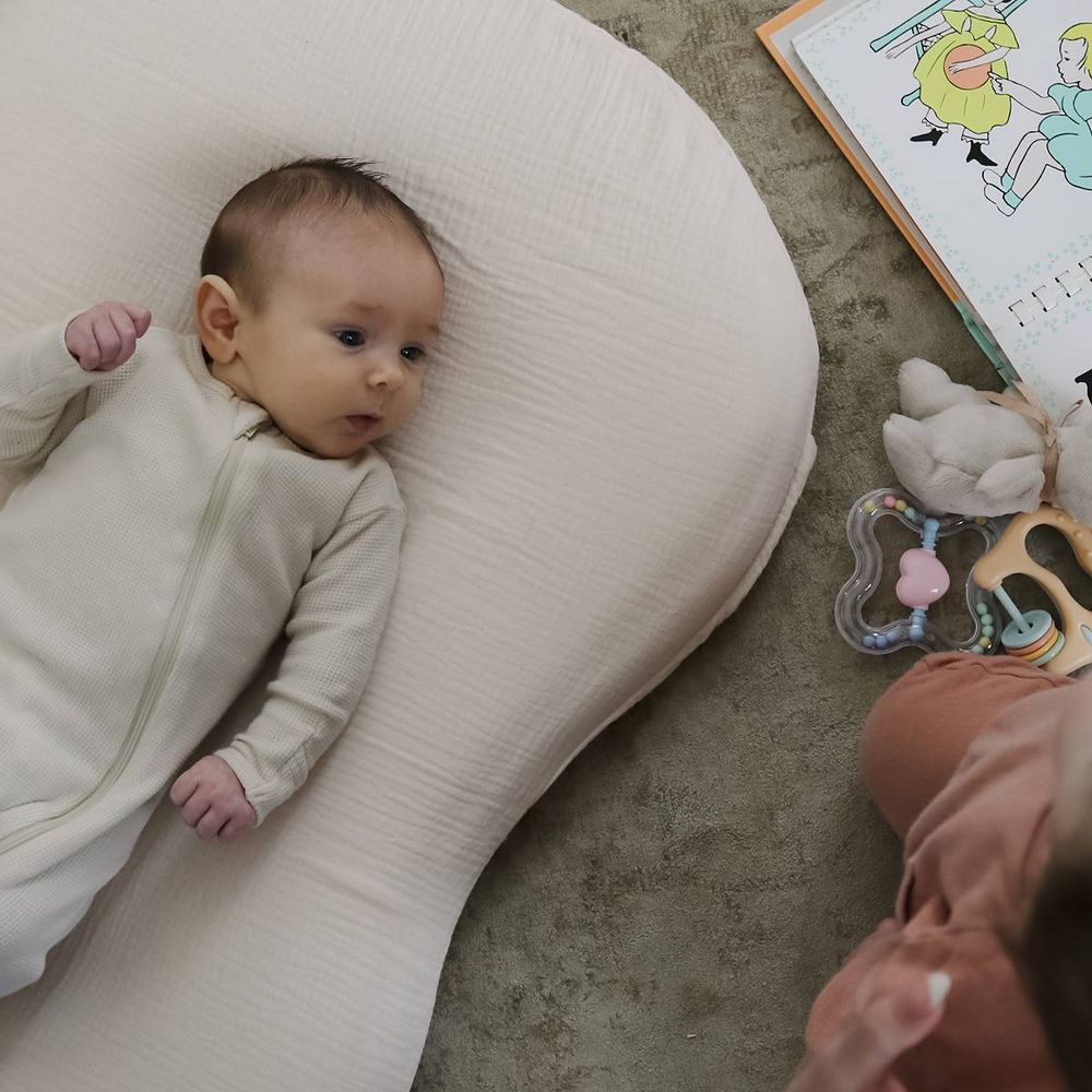 New - Snuggle Me Organic Curve Infant Lounger - Natural