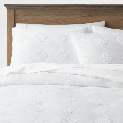 New - Threshold Tufted Comforter Set Solid Year-Round Fabric ThresholdBullseye Deals