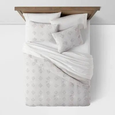 New - Threshold Tufted Comforter Set Solid Year-Round Fabric ThresholdBullseye Deals