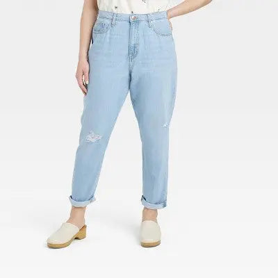 New - Universal Thread Women's Mid-Rise Distressed Boyfriend Jeans Ankle-Length Relaxed Fit, Light Wash Universal ThreadBullseye Deals