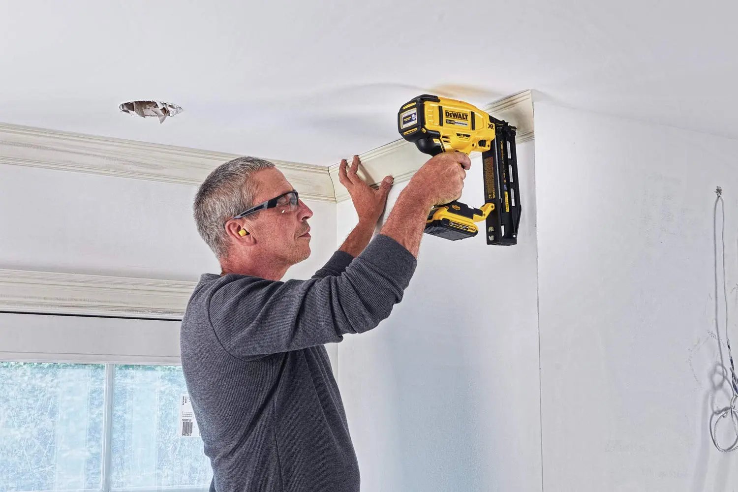 Open Box -  DEWALT 20-Volt MAX XR 16-Gauge Lithium-Ion Cordless Finish Nailer (Tool-Only) DEWALTBullseye Deals