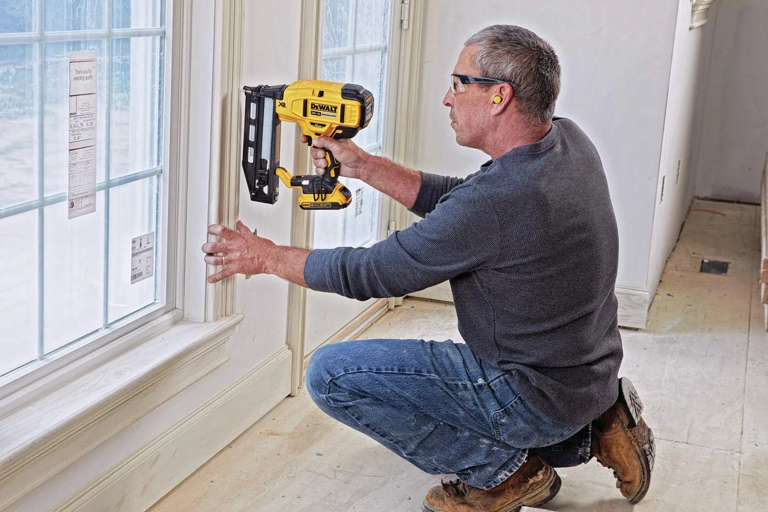 Open Box -  DEWALT 20-Volt MAX XR 16-Gauge Lithium-Ion Cordless Finish Nailer (Tool-Only) DEWALTBullseye Deals