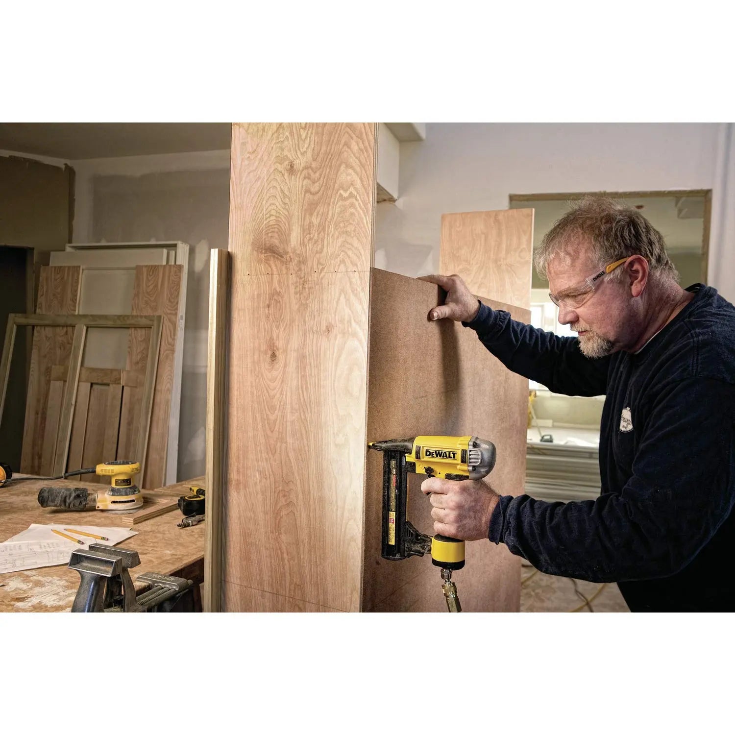 Open Box - DEWALT Pneumatic 18-Gauge 1/4 in. Crown Stapler DEWALTBullseye Deals