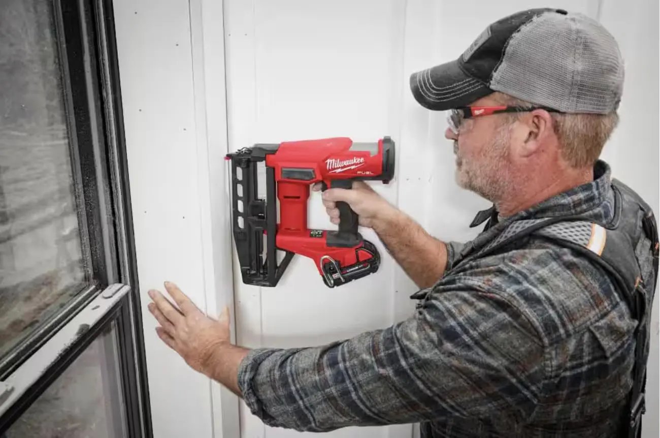 Open Box -  Milwaukee M18 FUEL 18-Volt Lithium-Ion Brushless Cordless Gen ll 16-Gauge Straight Finish Nailer (Tool Only) MilwaukeeBullseye Deals