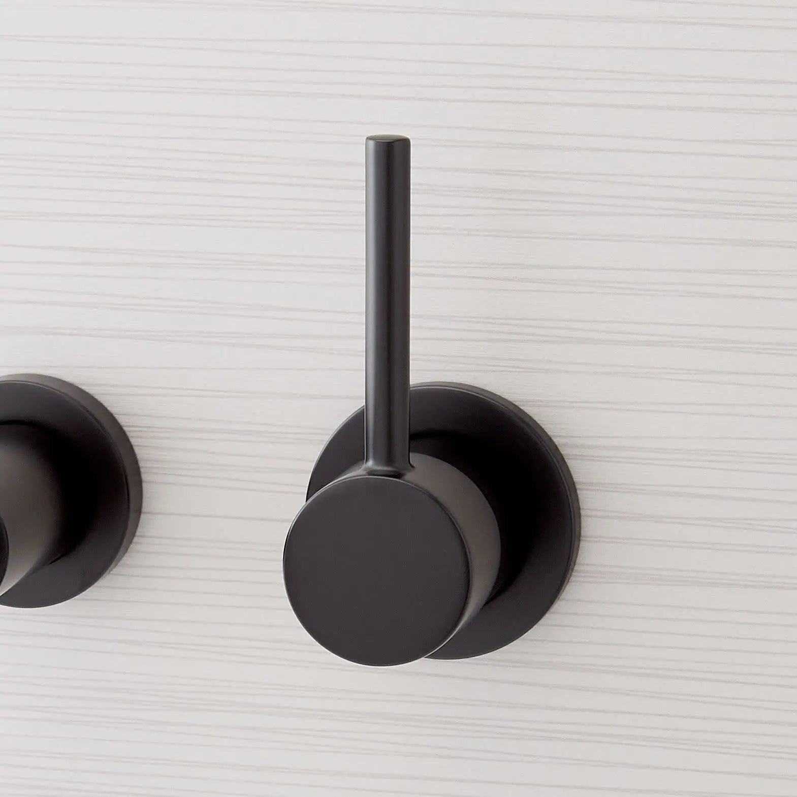 Open Box - Signature Hardware 483899 - Bathroom Sink Faucets Faucet Signature HardwareBullseye Deals