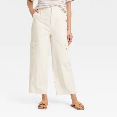 Universal Thread Women's Cropped High-Rise Cargo Pants Straight Leg Casual Fit Universal ThreadBullseye Deals